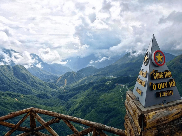 Đèo Ô Quy Hồ hay Đèo Hoàng Liên Sơn là một trong số những cung đường đèo dài, hiểm trở và hùng vĩ vào bậc nhất ở miền núi phía Bắc Việt Nam.