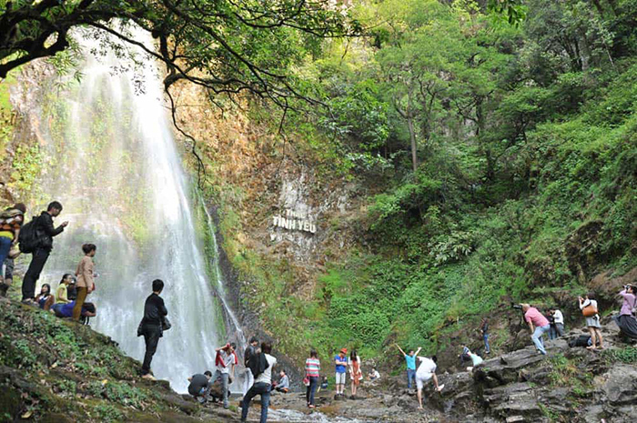 Thác Tình Yêu được xem là một trong những thác đẹp nhất ở Sapa và là một trong những điểm đến hoang sơ được nhiều người yêu thích.