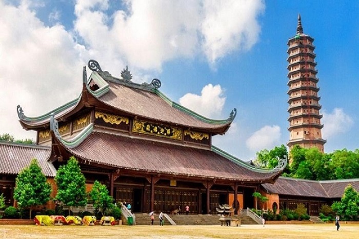 Chùa Bái Đính là một quần thể chùa lớn với nhiều kỷ lục châu Á và Việt Nam được xác lập như chùa có tượng Phật bằng đồng dát vàng lớn nhất châu Á
