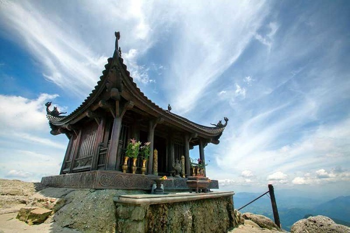 Không chỉ có phong cảnh đẹp, chùa Yên Tử còn có hệ thống chùa mang đậm kiến trúc Phật giáo