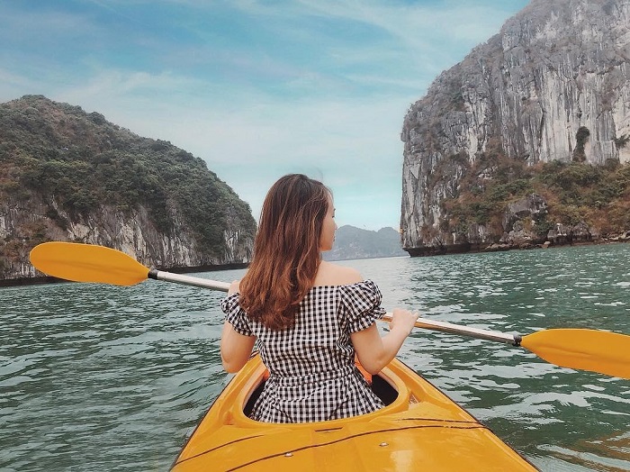 Trải nghiệm thú vị với chèo thuyền Kayak trên vịnh Hạ Long