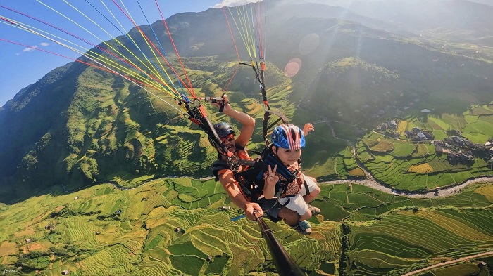 Du khách đến Mù Cang Chải có thể trải  nghiệm nhảy dù từ đèo Khau Phạ