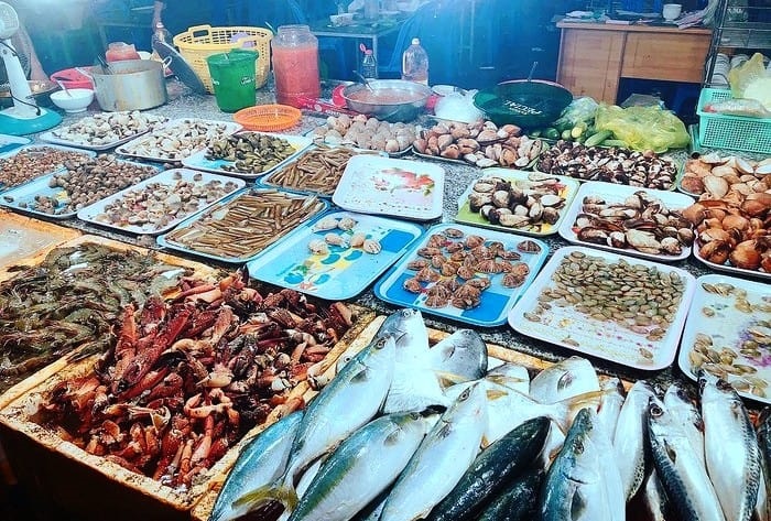 Chợ hải sản phong phú các sản phẩm tại Sầm Sơn