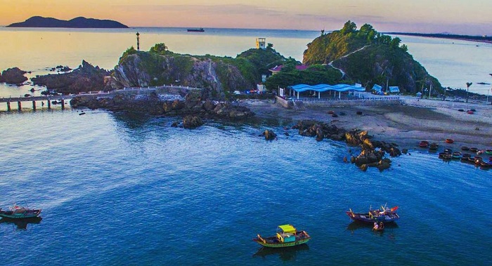 Đảo Hòn Ngư nằm cách bãi biển Cửa Lò chỉ khoảng 4km