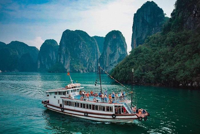 Giá vé du lịch vịnh Hạ Long trong ngày