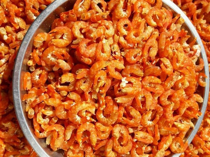 Tôm nõn khô thường được sử dụng trong các món ăn cao cấp, như súp, xào, nấu cháo hay salad, giúp món ăn thêm phần hấp dẫn và giàu dinh dưỡng.