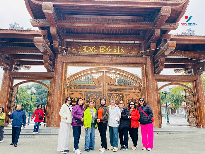 Du khách trải nghiệm tour khám phá Bắc Hà cùng Kavo Travel với sự vui vẻ, trọn vẹn.